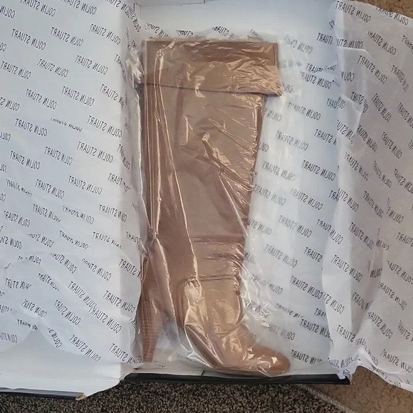 Colin Stuart Butterscotch knee-high heel faux leather boots. 9B - Picture 4 of 15